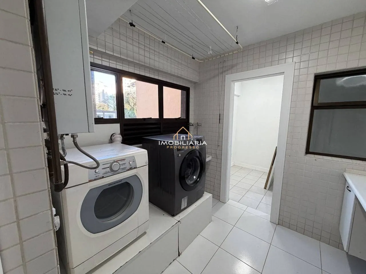 3-bedroom apartment with a home office in Curitiba — photo 57