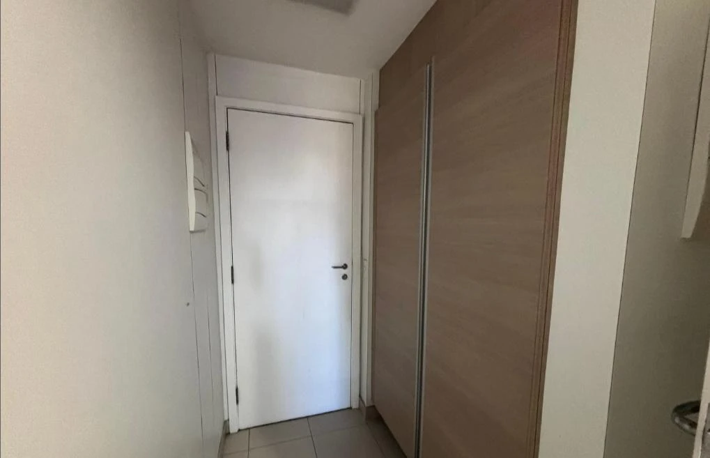 206 m² apartment with a washing machine and a home office — photo 2