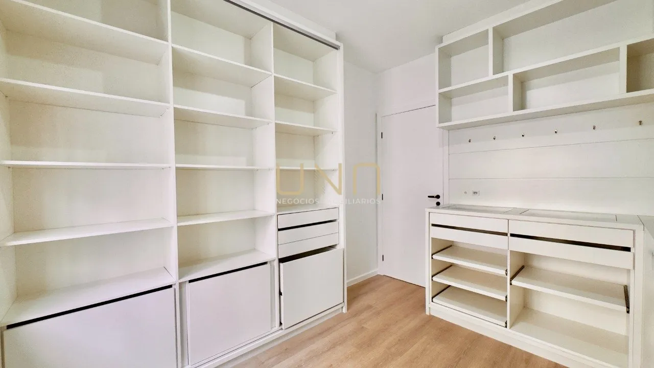 Vestidor y 2 dormitorios: departamento de 77 m² — photo 18
