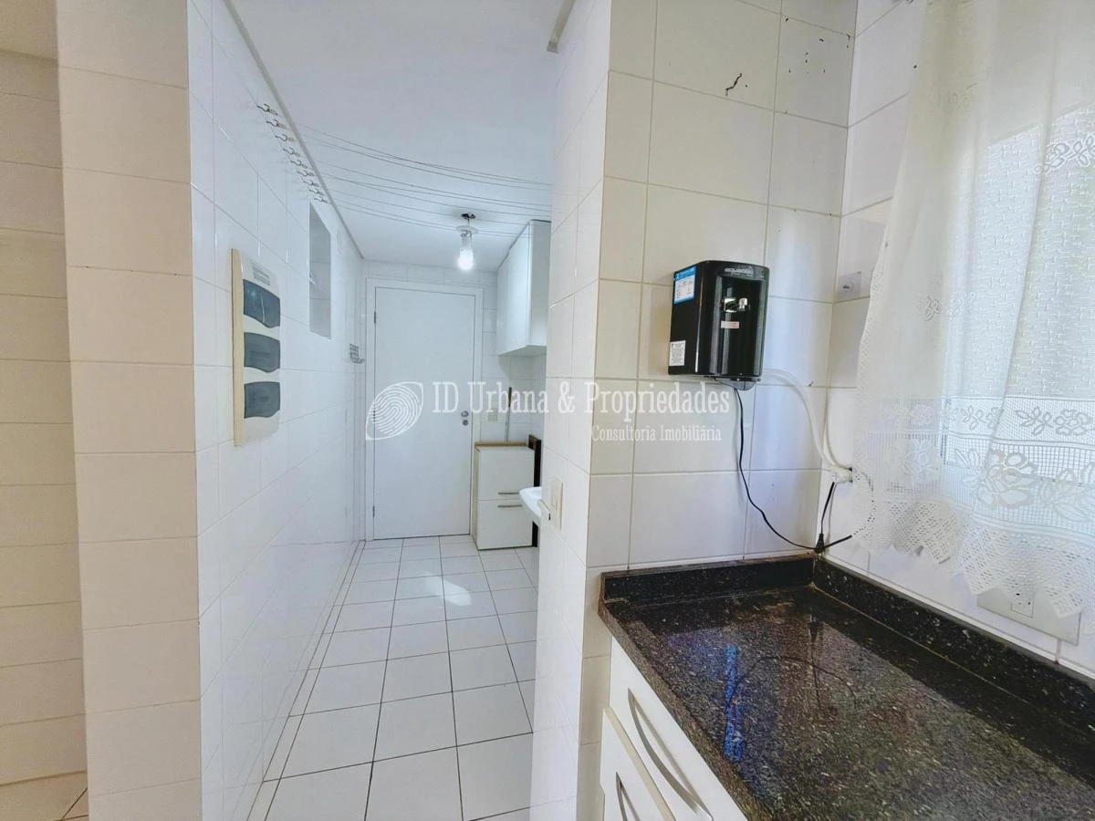 3-bedroom apartment in a building with a pool — photo 40