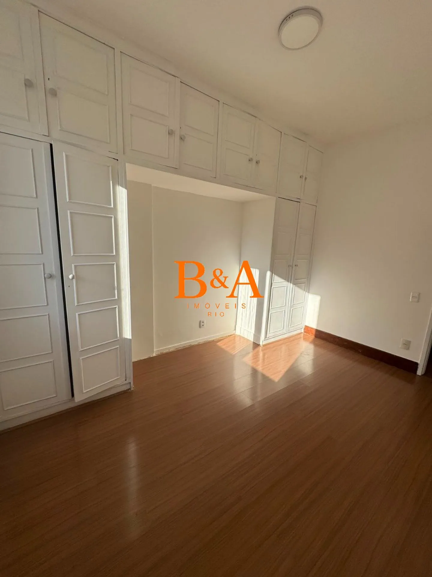 Apartment, 120 m², with wood or laminate floors — photo 10