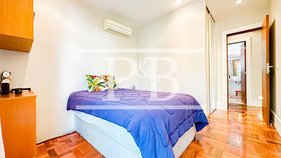 Unfurnished 4-bedroom apartment 200 m² with open-plan kitchen — photo 10