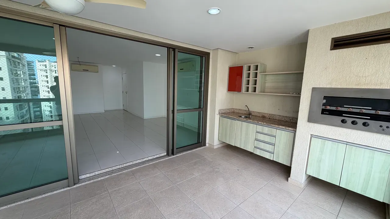 157 m² apartment with 4 bedrooms, 3 baths, balcony — photo 16