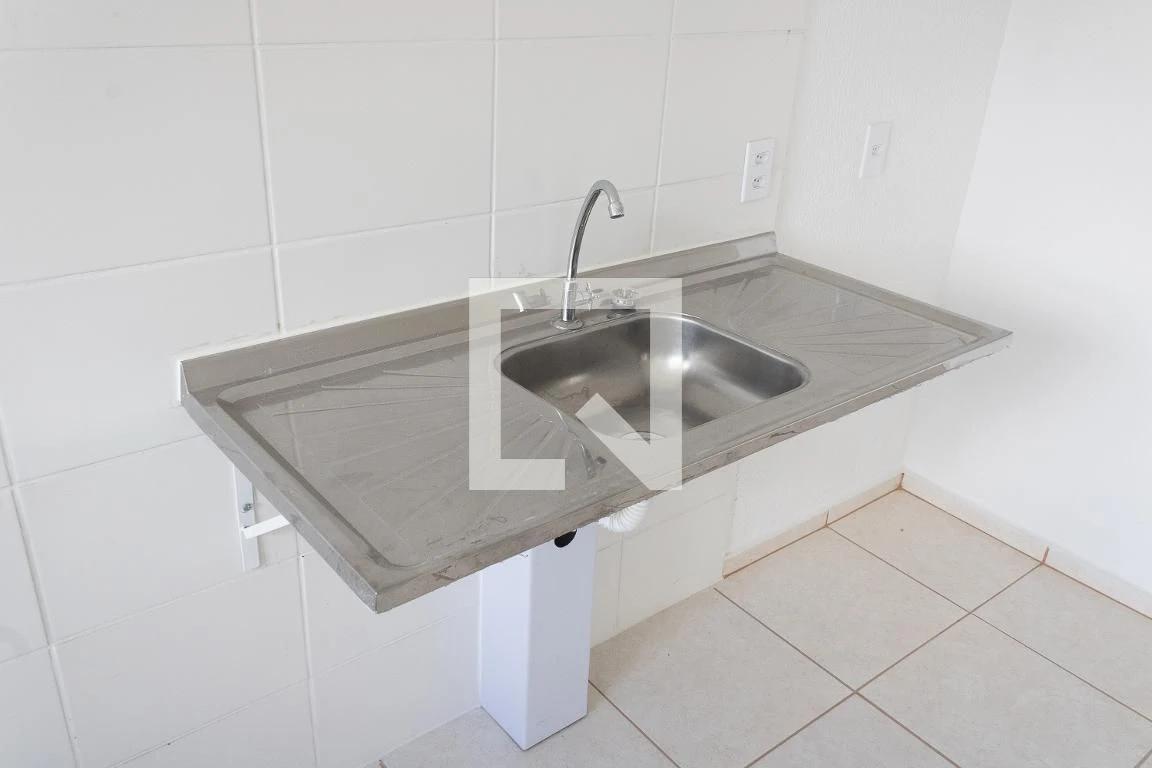 Unfurnished 2-bedroom apartment with an open-air pool — photo 47