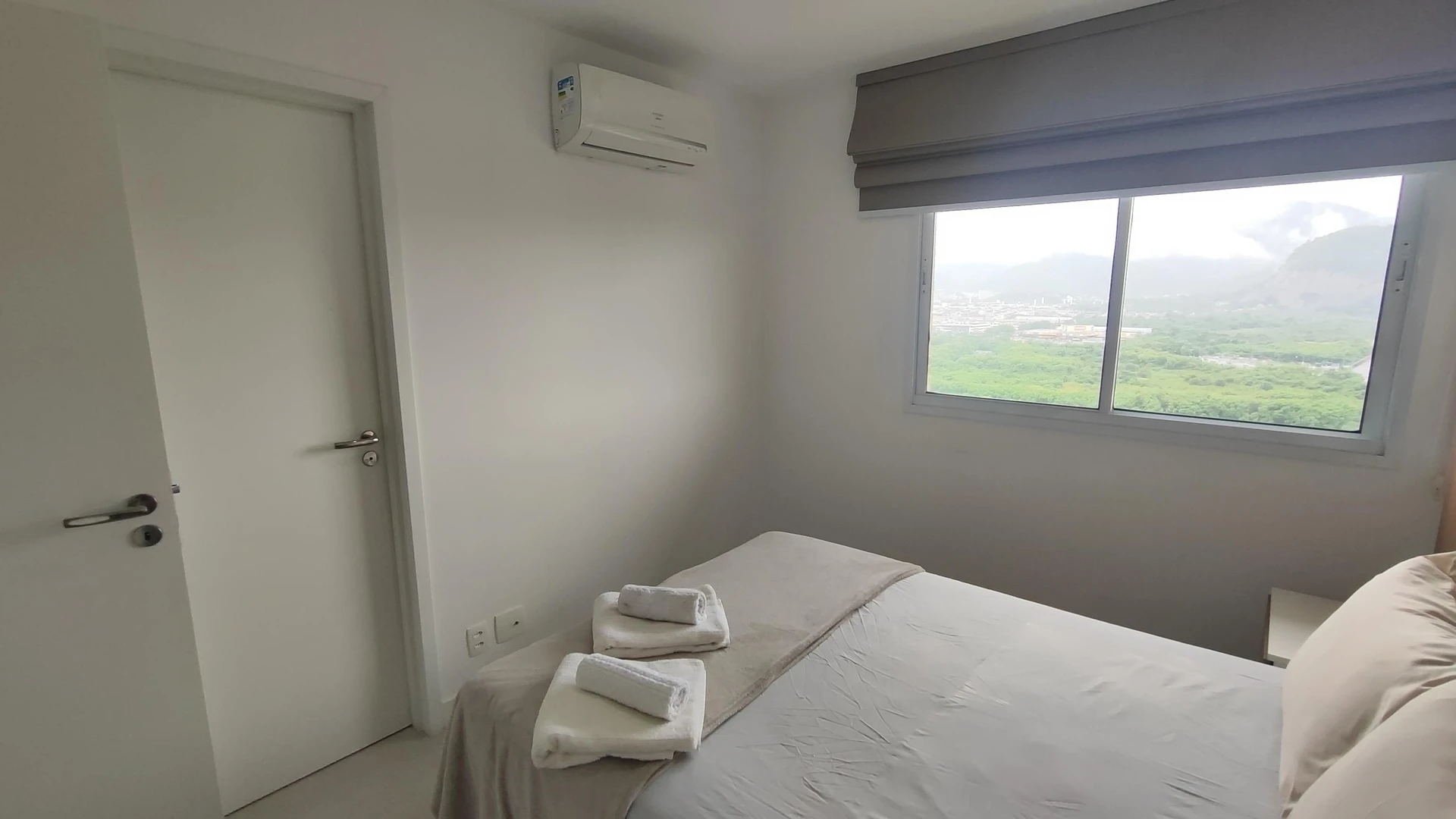 3-bedroom apartment with a glass-enclosed balcony — photo 25