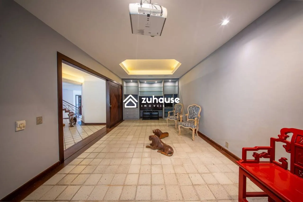 Casa de 5 quartos com janelas do piso ao teto — photo 21