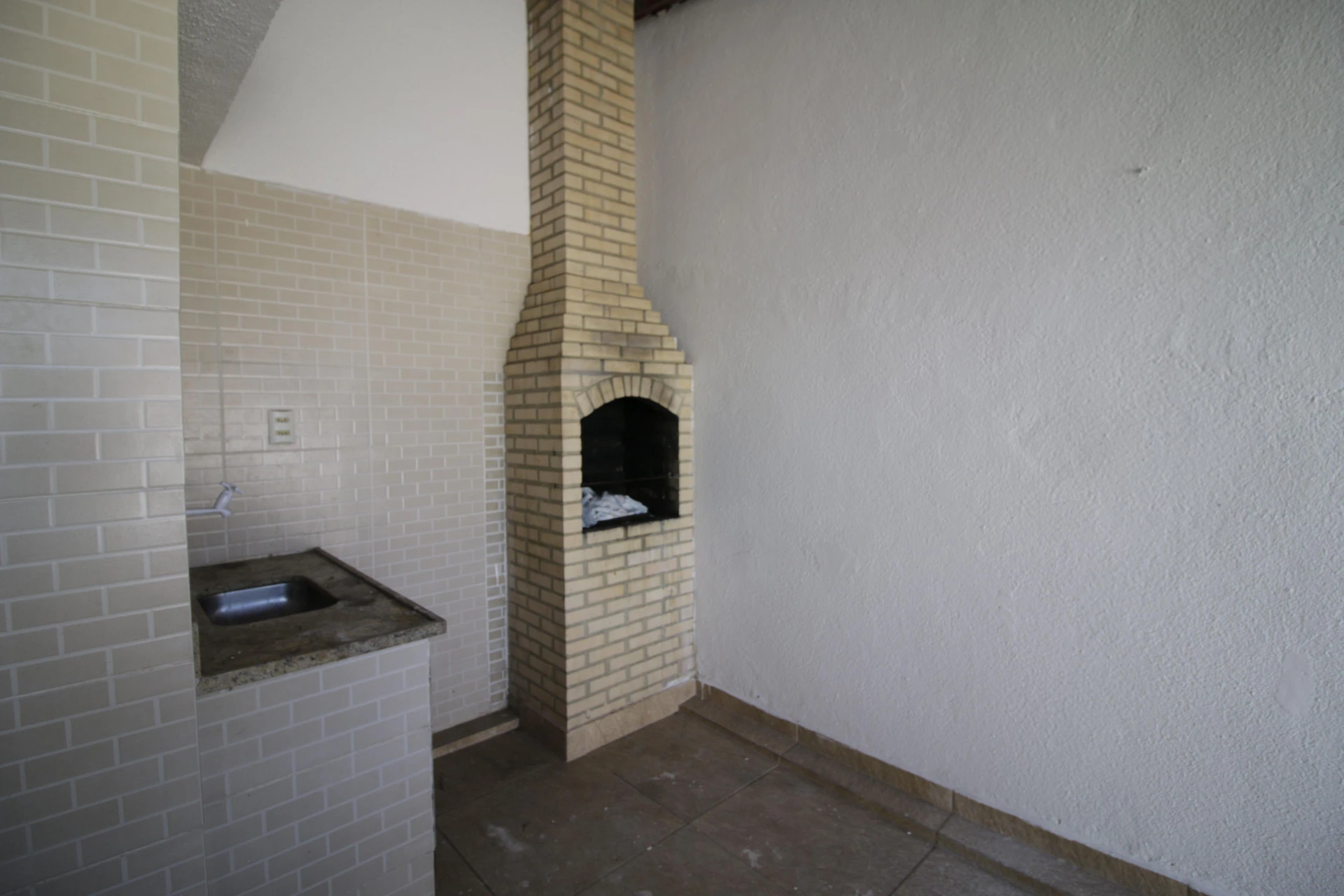 Casa sem mobília com 2 quartos e varanda — photo 25