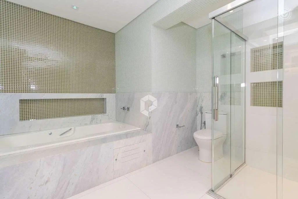 Застеклённый балкон и 2 спальни: квартира 163 м² — photo 5