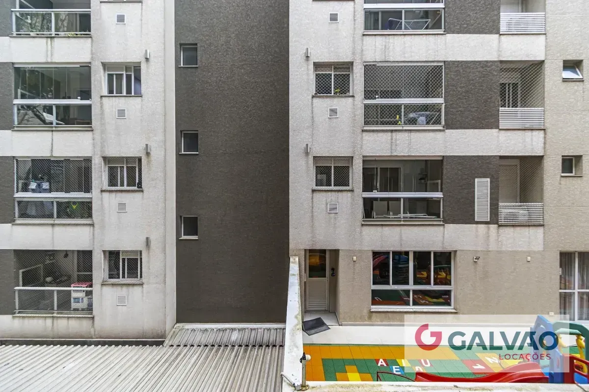 Квартира з 3 спальнями та дерев'яною підлогою або ламінатом — photo 20