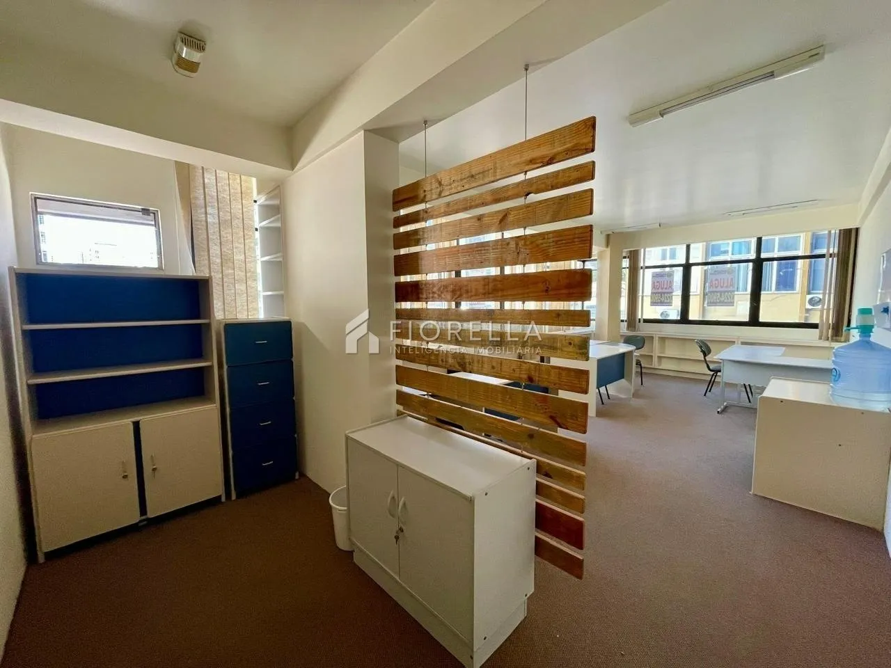 Unfurnished apartment with a home office and half-bath — photo 6