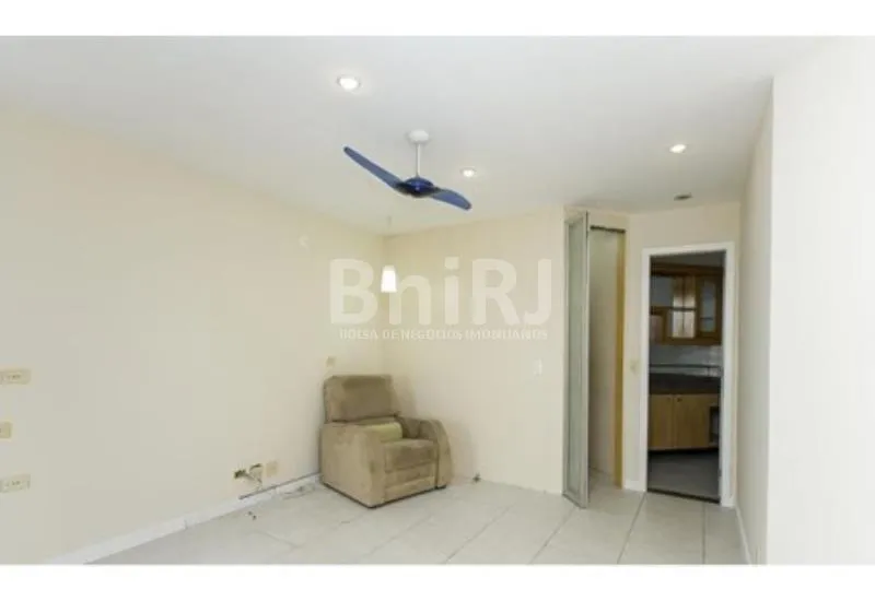 3-bedroom apartment with a glassed-in balcony — photo 12