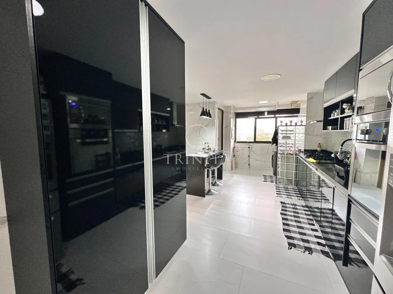 Furnished 3-suite apartment with a gas open-plan kitchen — photo 6