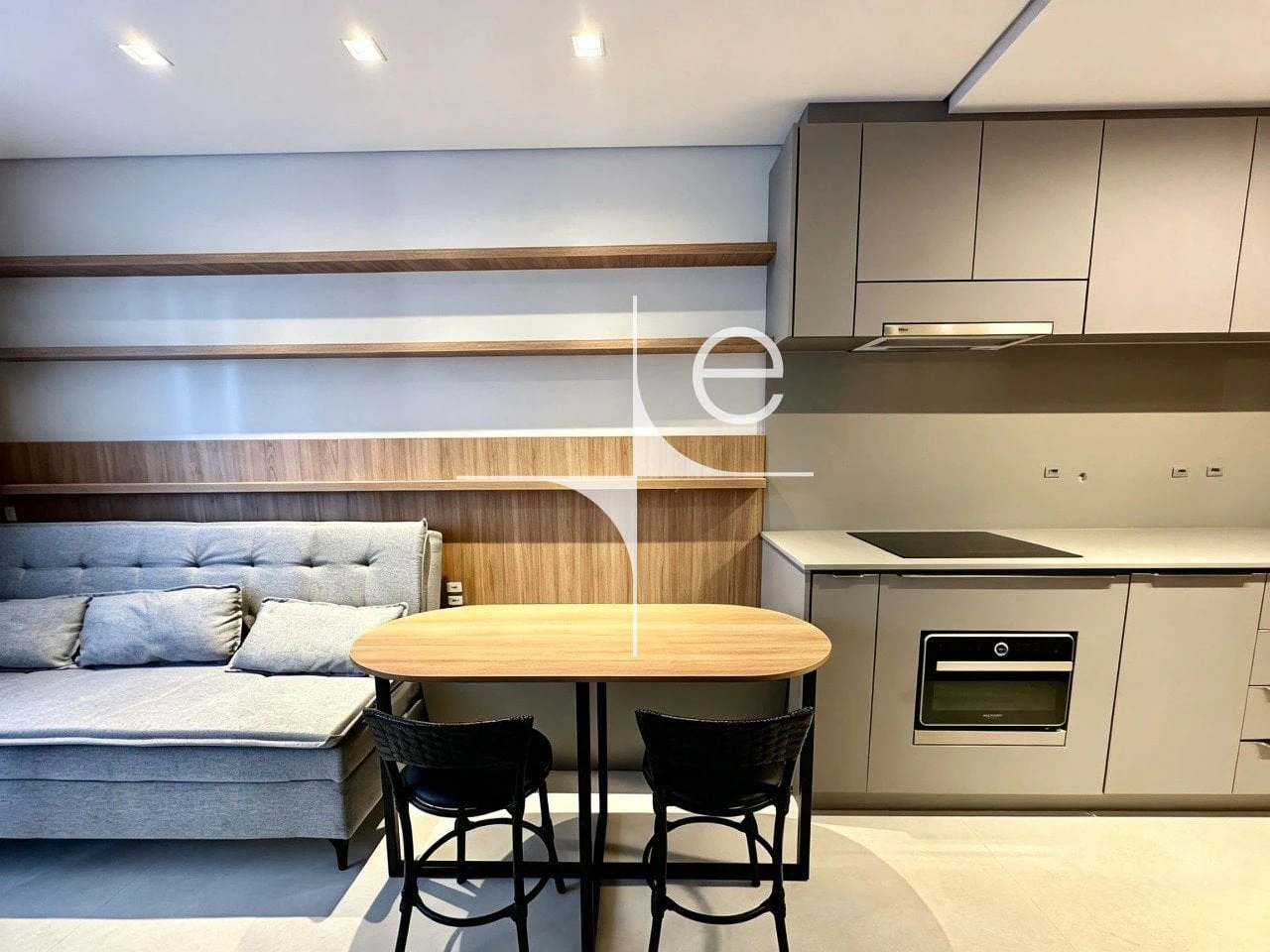 Furnished 1-bedroom apartment with an open-plan kitchen — photo 9