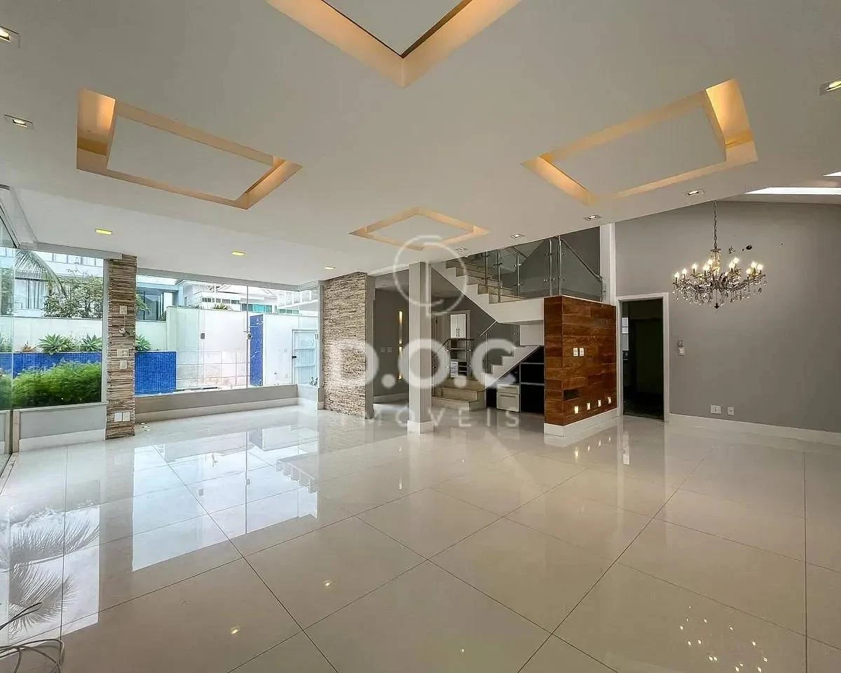 Floor-to-ceiling windows in a 5-bedroom house, 300 m² — photo 27