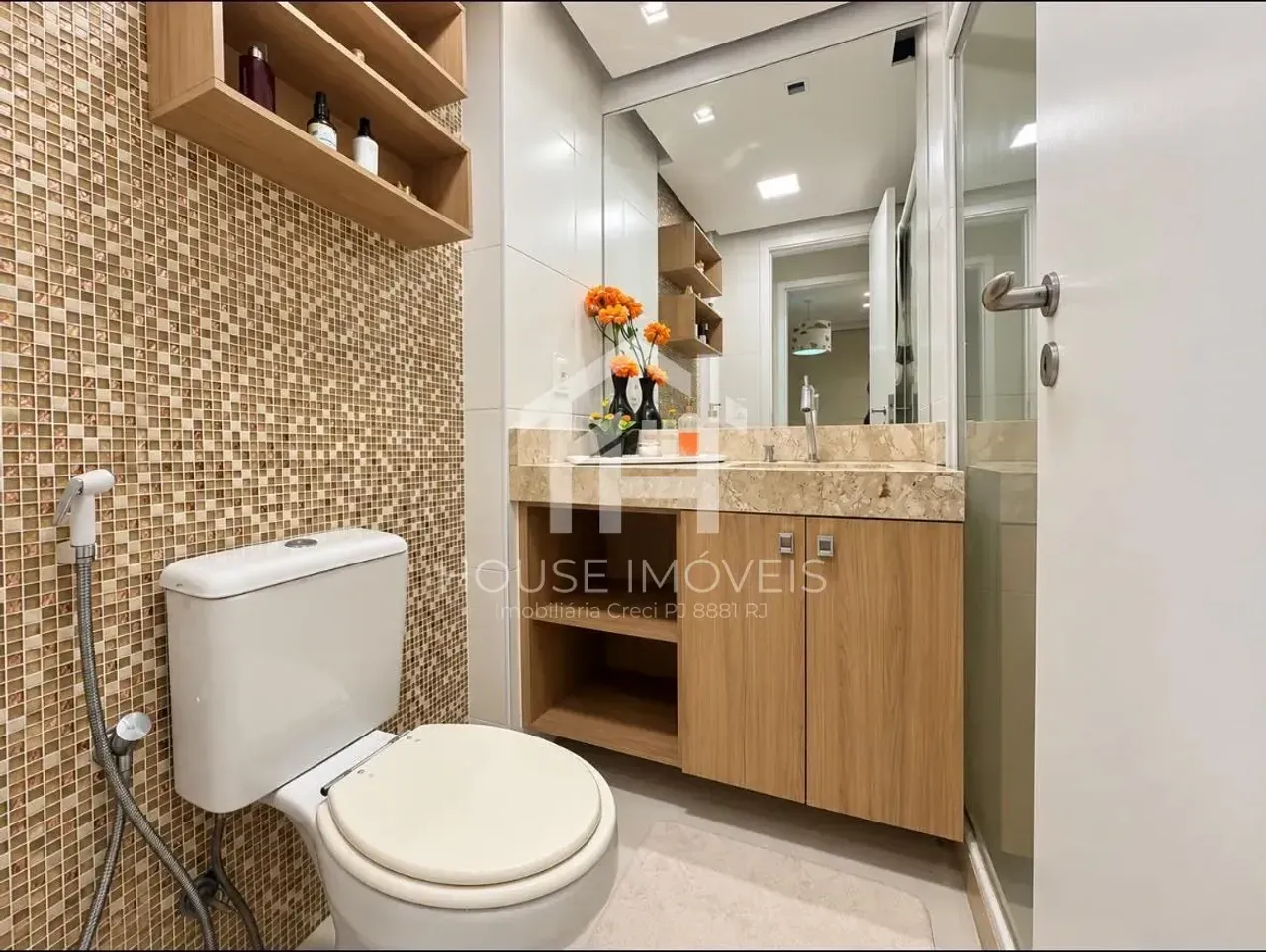 Панорамные окна и 3 спальни: квартира 150 м² — photo 33