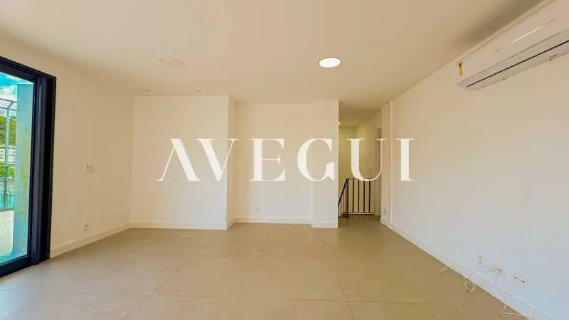 3-bedroom apartment in a building with a pool — photo 20