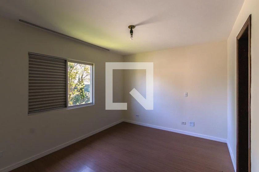 Walk-in closet in a 2-bedroom apartment, 75 m² — photo 17