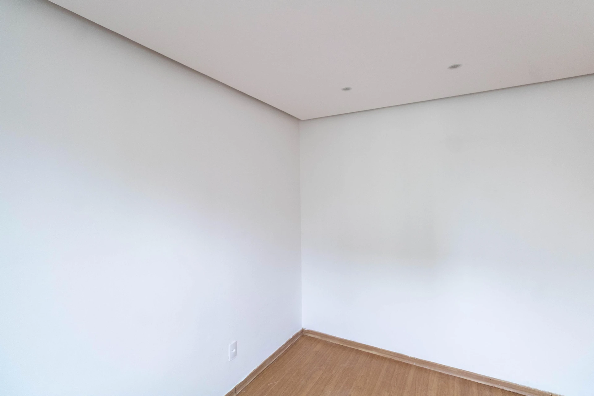 Walk-in closet in a 2-bedroom apartment, 43 m² — photo 18