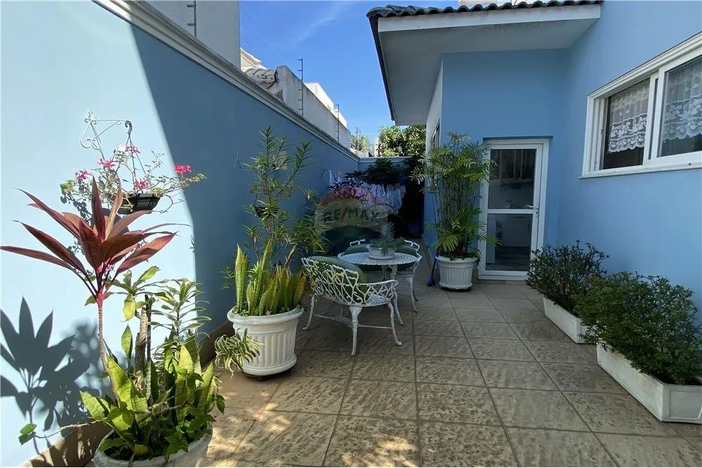 Furnished house with 4 bedrooms and 508 m² — photo 41