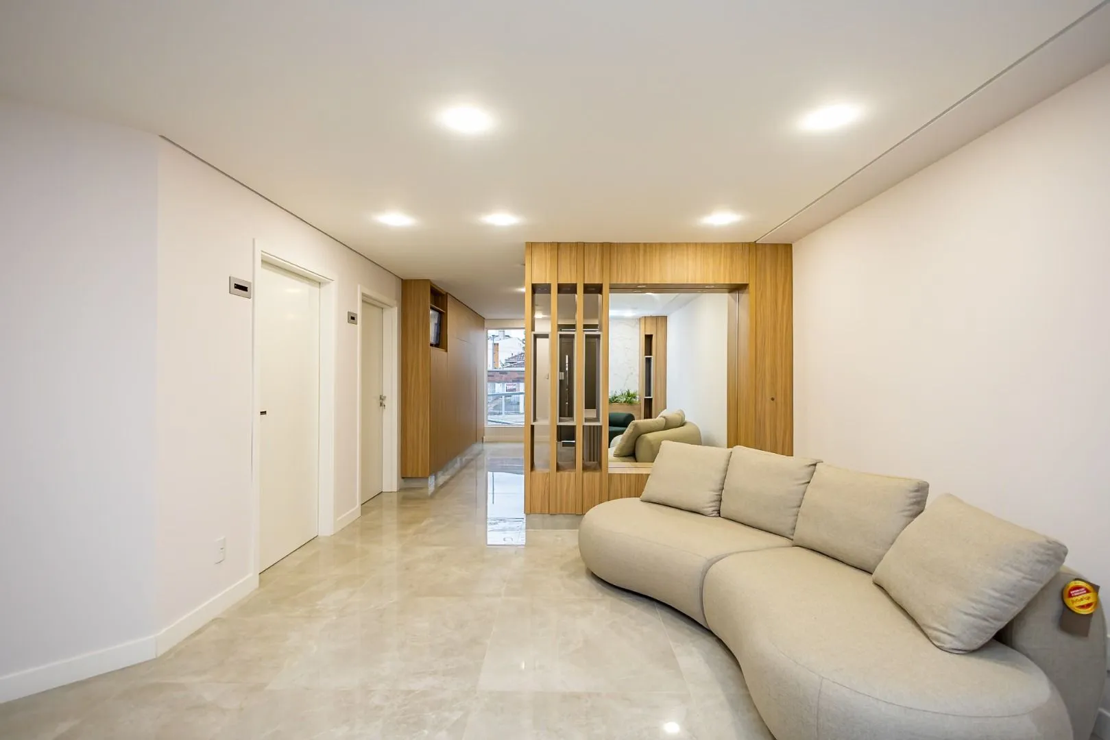 Furnished 2-bedroom apartment with 1 parking space — photo 32