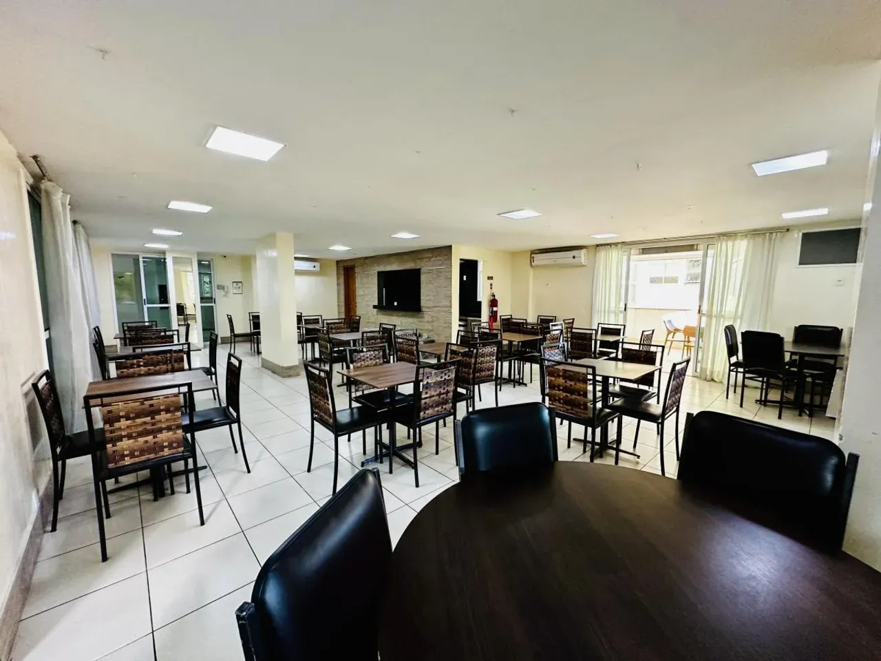 Furnished apartment, 198 m², with floor-to-ceiling windows — photo 41