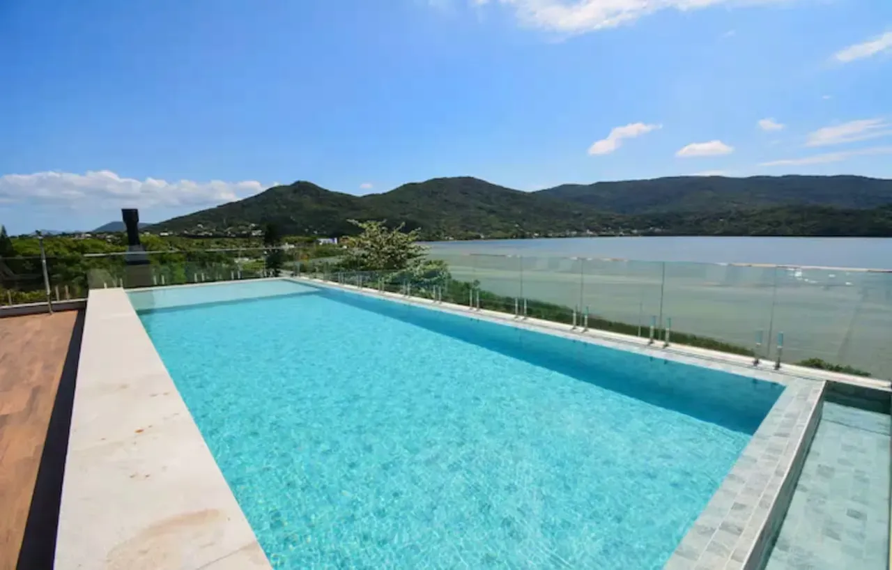 Furnished apartment, 50 m², with floor-to-ceiling windows — photo 22