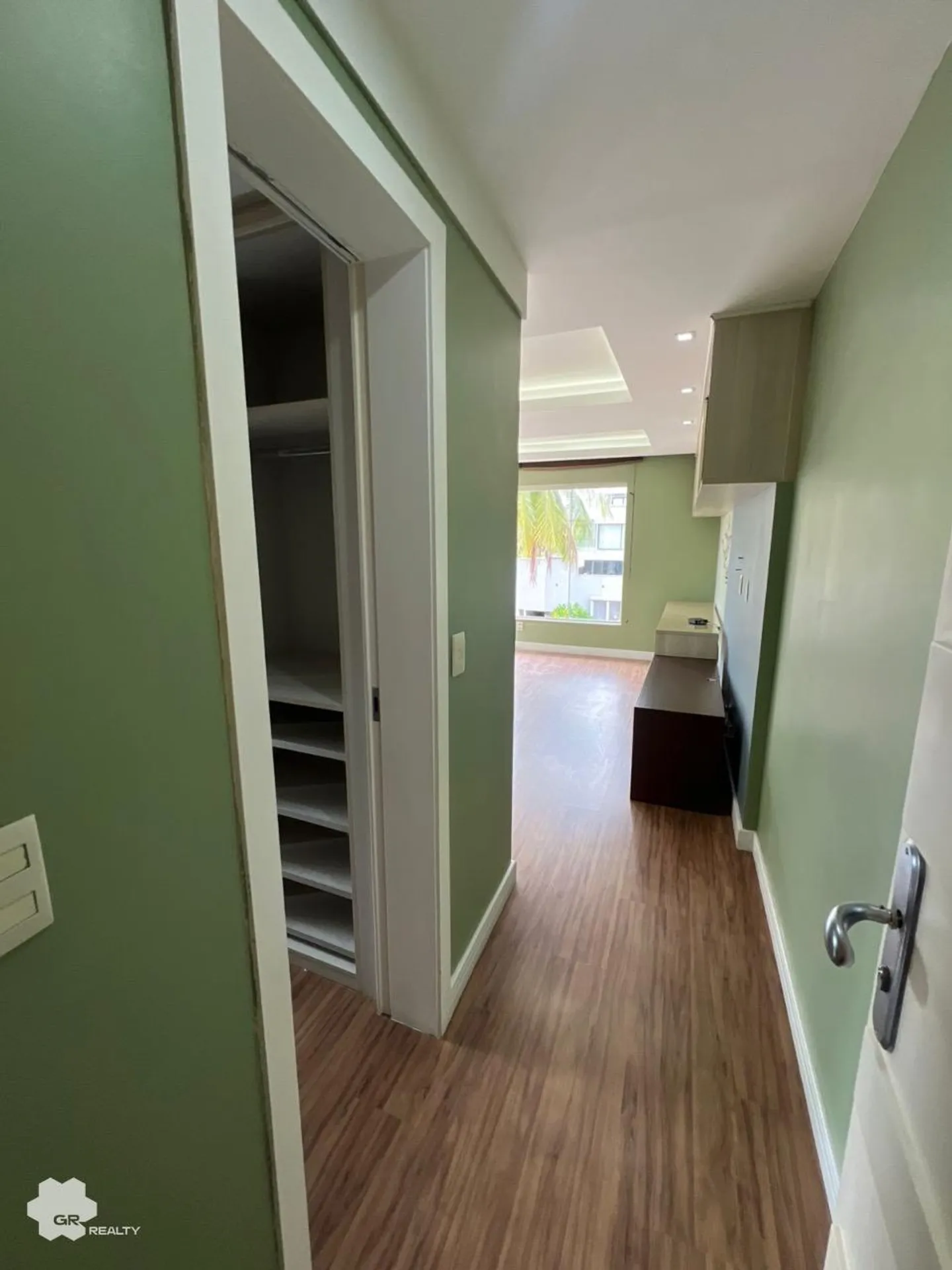 House with 6 en-suite bedrooms and 468 m² of space — photo 58