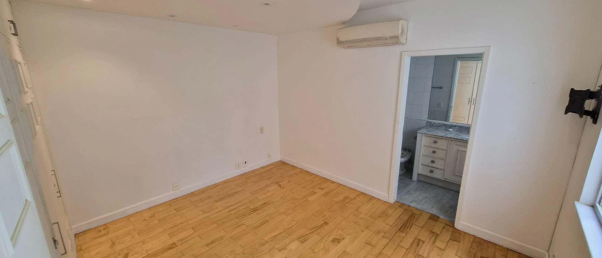 3-bedroom apartment with air conditioning and 185 m² — photo 20