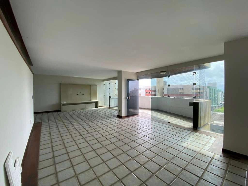 4-bedroom apartment with 301 m² and 2 parking spots — photo 3