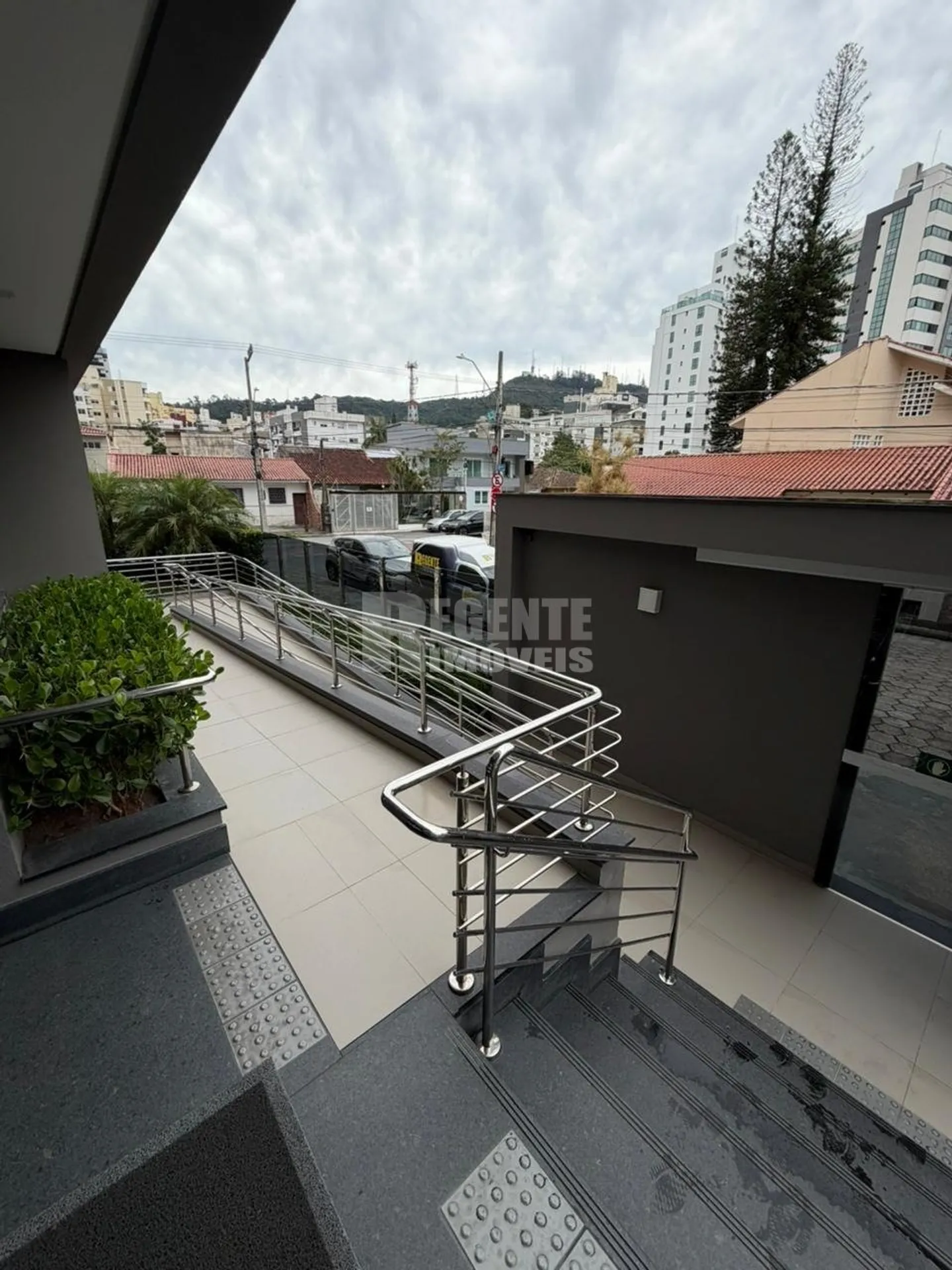 Apartamento tipo garden amueblado con 2 dormitorios y jardín — photo 27