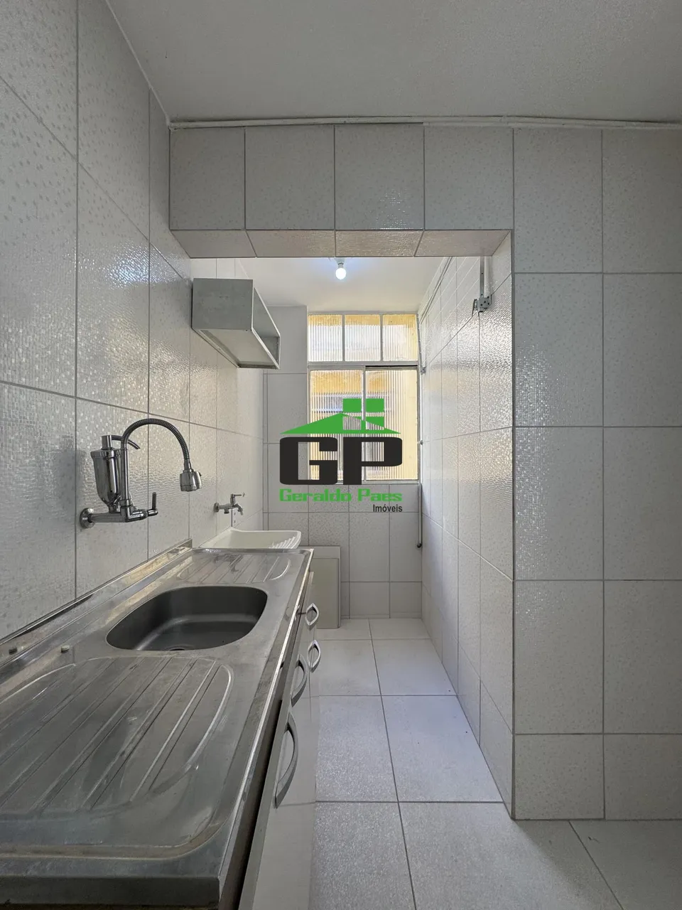 Apartment with 2 bedrooms and a laundry area — photo 14