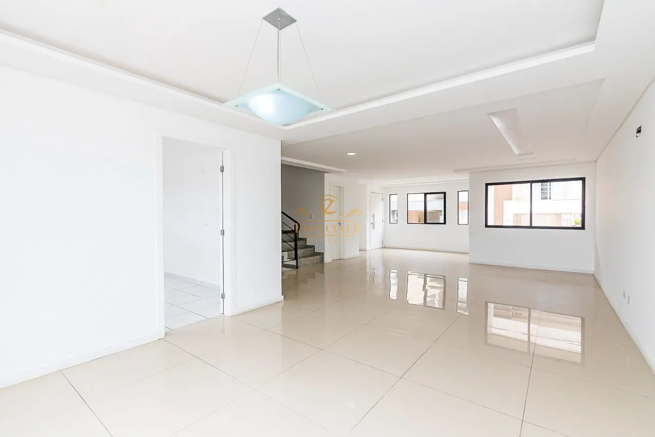 Casa de 5 quartos com churrasco privativo e 314 m²