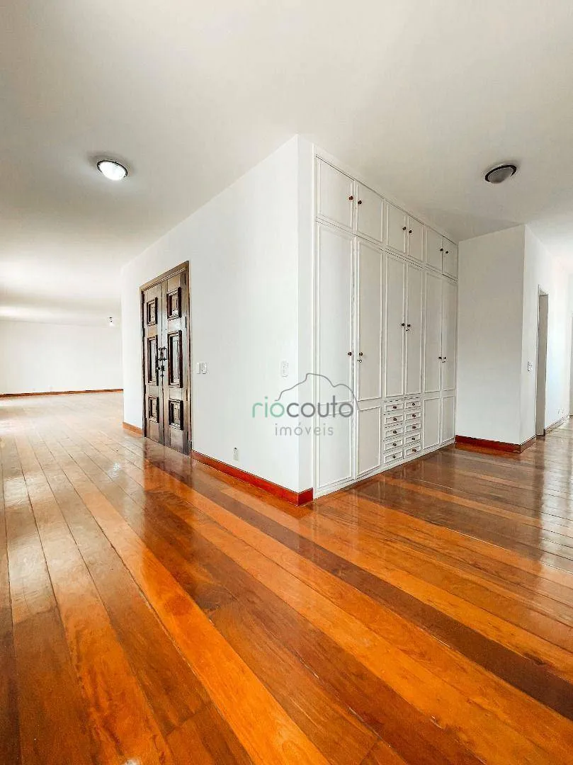 Unfurnished apartment with 4 bedrooms and 377 m² — photo 9