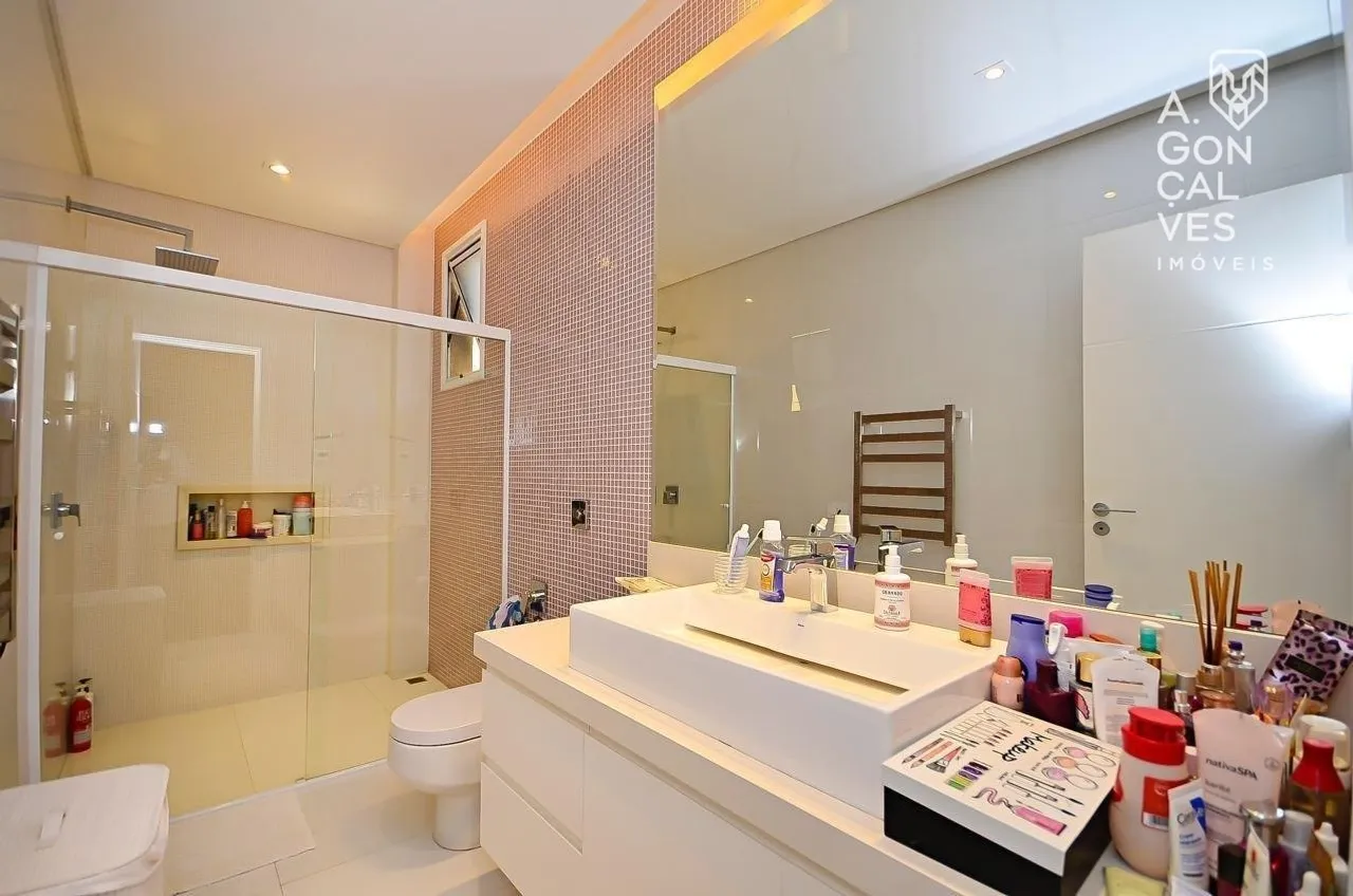 668 m² house with 4 en-suite bedrooms and private garden — photo 19