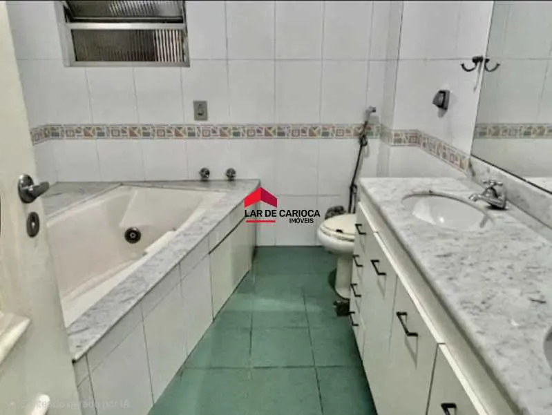 3-bedroom apartment with a bathtub in Rio de Janeiro — photo 15