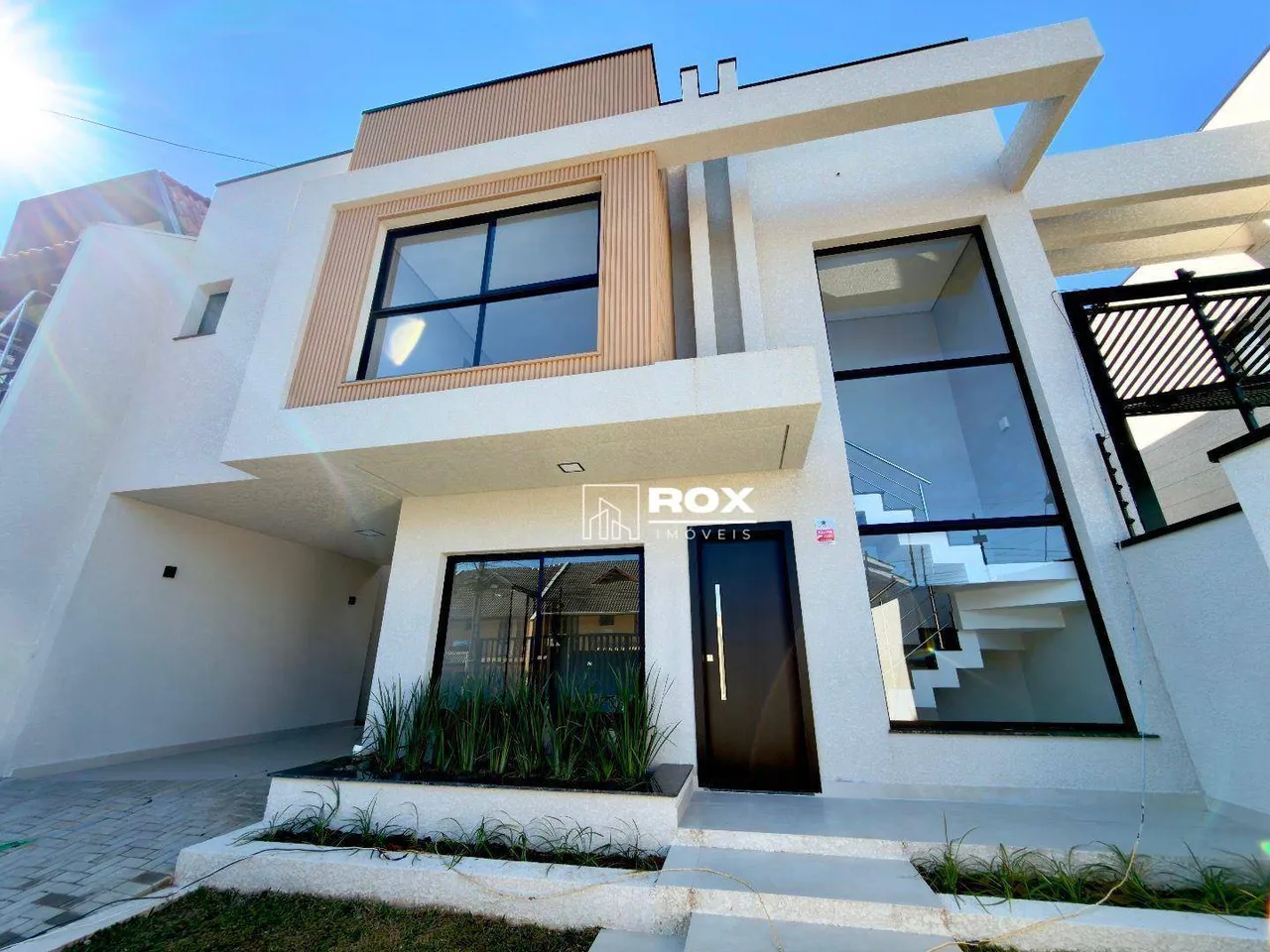 House with 3 bedrooms (1 en-suite) and open-plan kitchen — photo 2