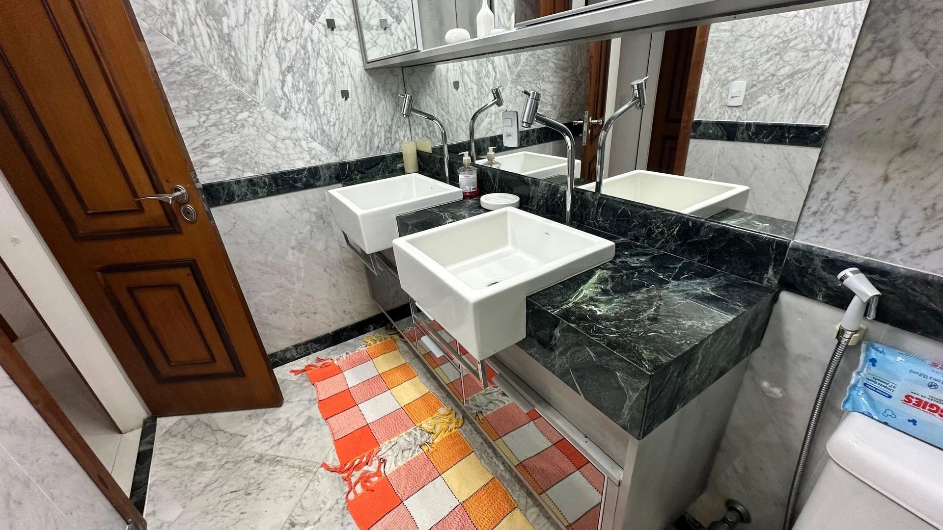300 m² apartment with a washing machine and a dishwasher — photo 38