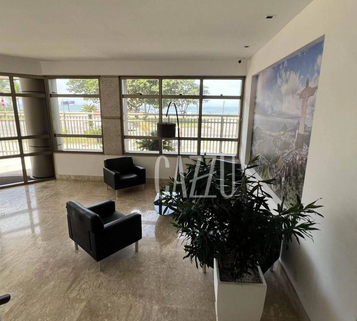 4-bedroom apartment in a building with a sauna — photo 36