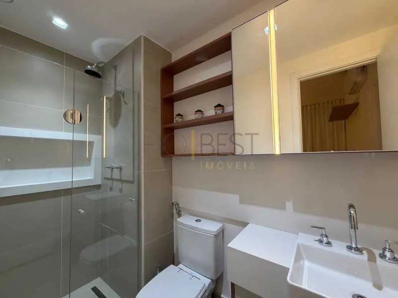 Furnished apartment with 3 suites and glass balcony — photo 8