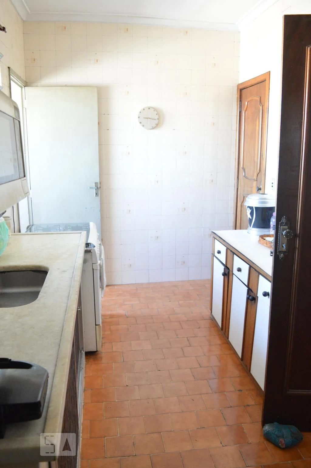 Furnished 2-bedroom apartment with private BBQ — photo 19