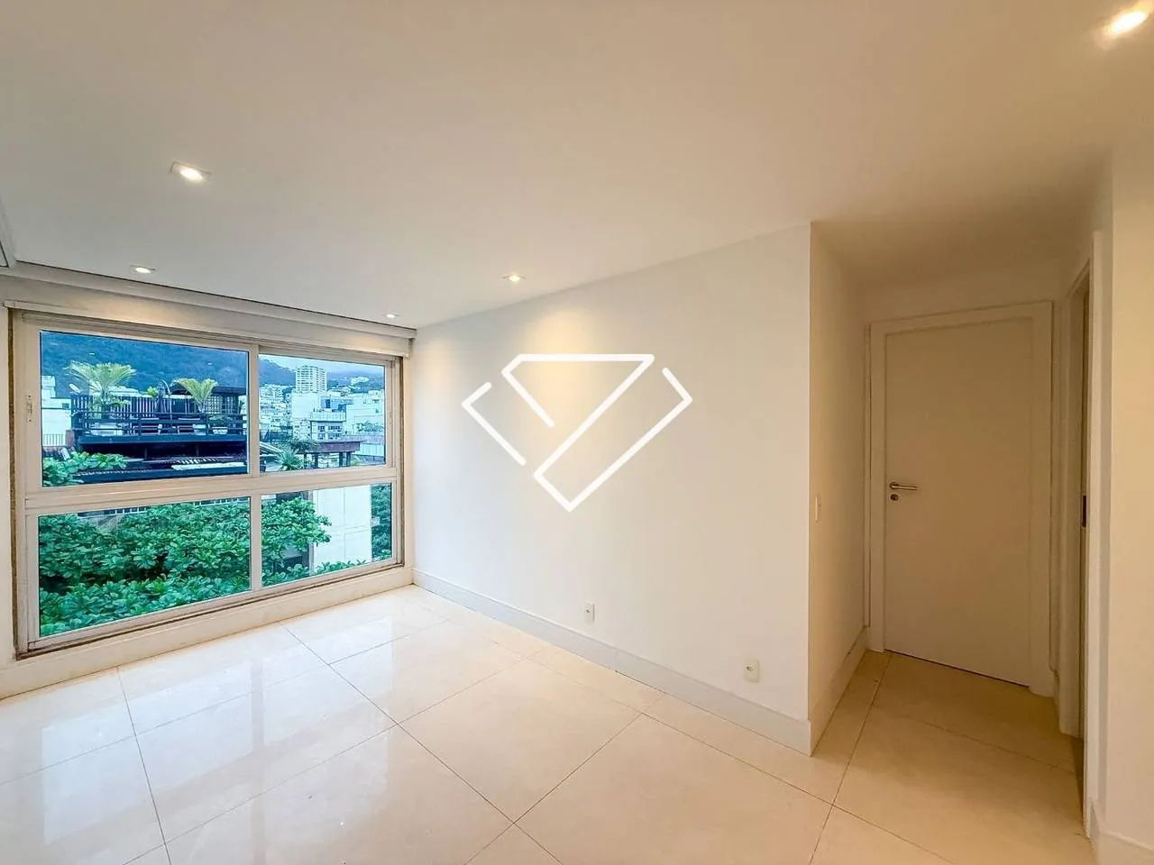 Water view in a 3-bedroom apartment, 660 m² — photo 32