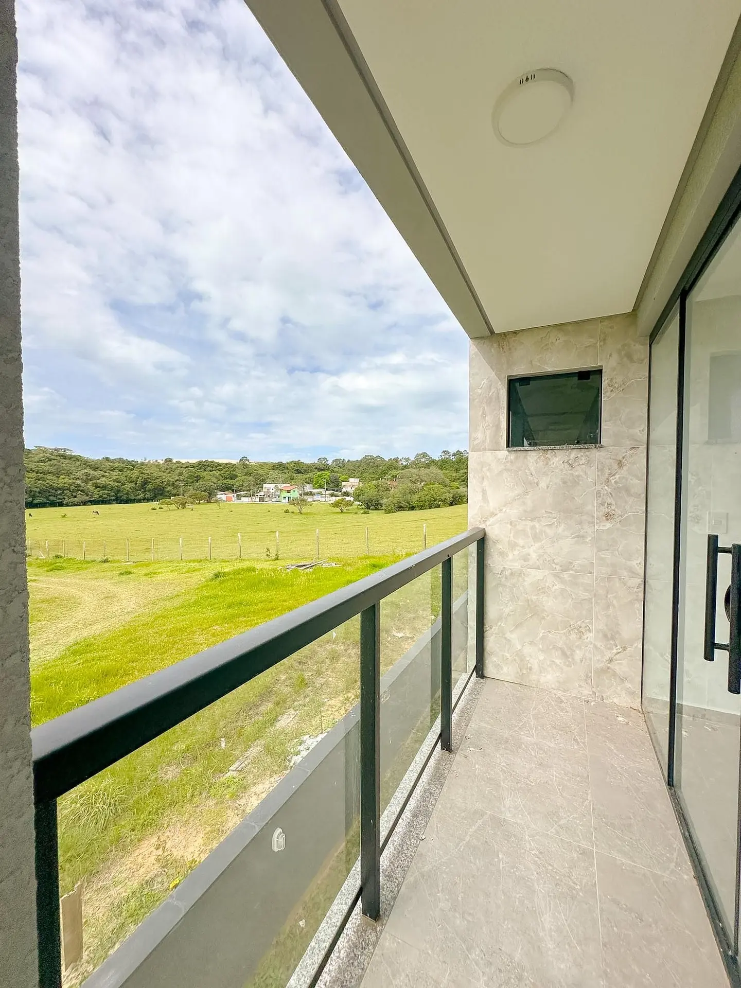 Floor-to-ceiling windows in a 3-bedroom house, 157 m² — photo 48