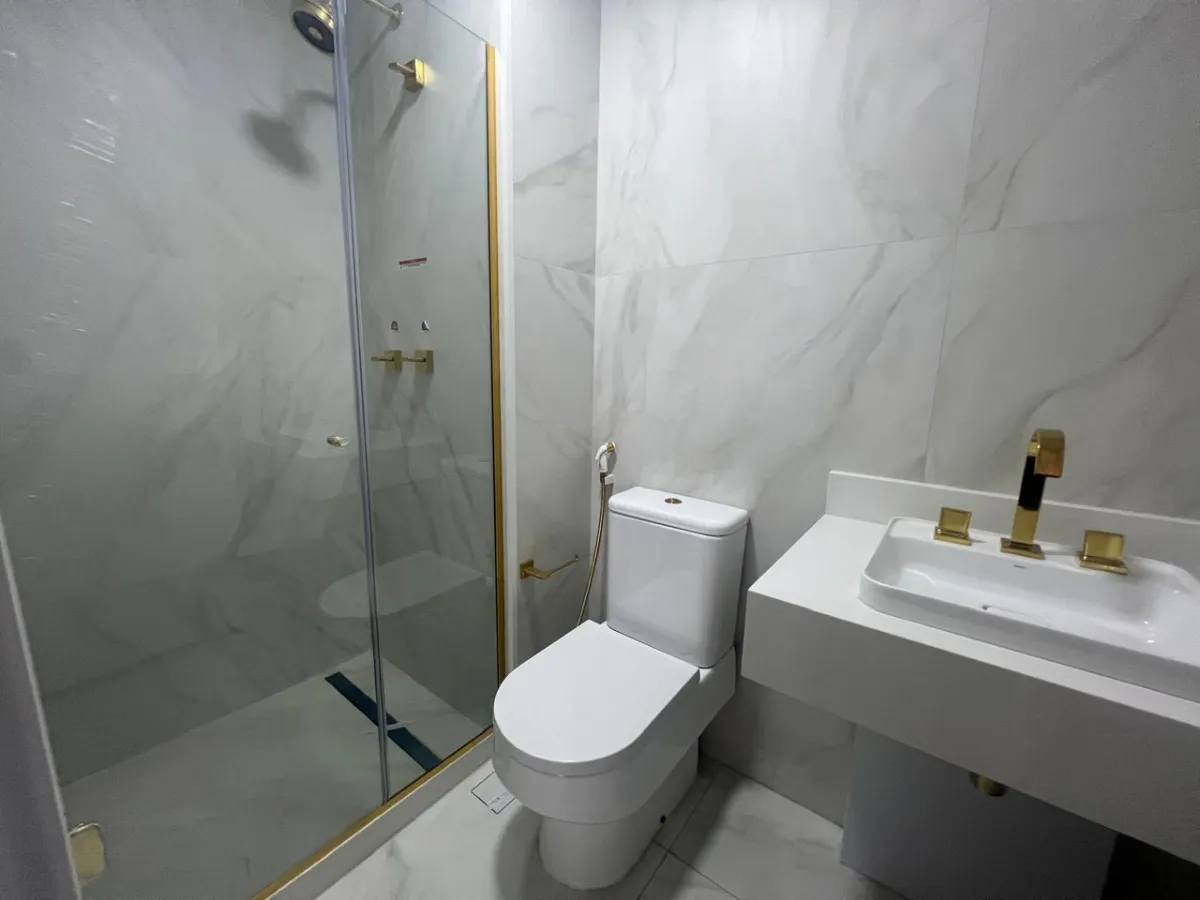 Glass-enclosed balcony in a 3-bedroom apartment, 98 m² — photo 14