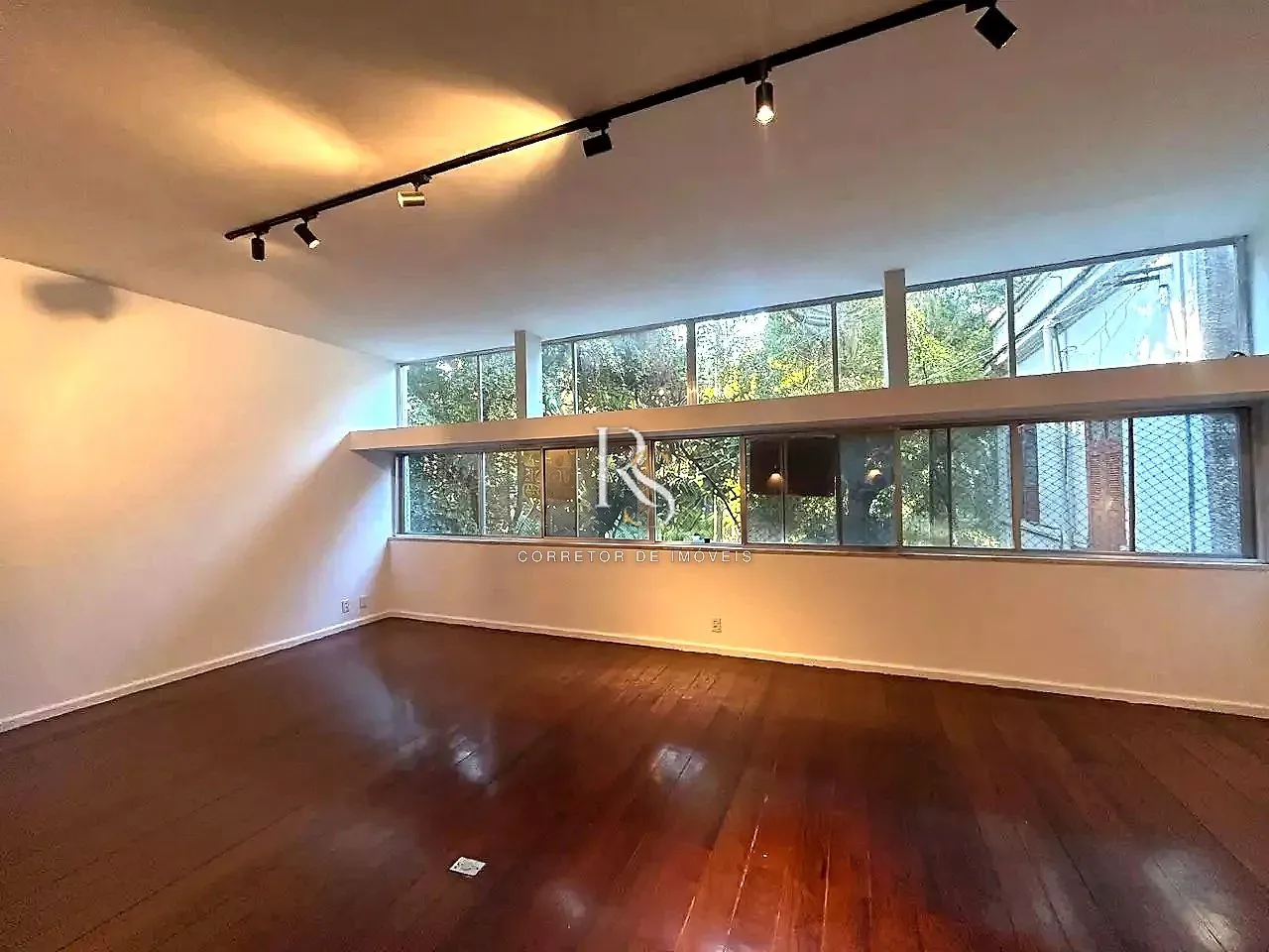 Apartment on the 1st floor with floor-to-ceiling windows — photo 8