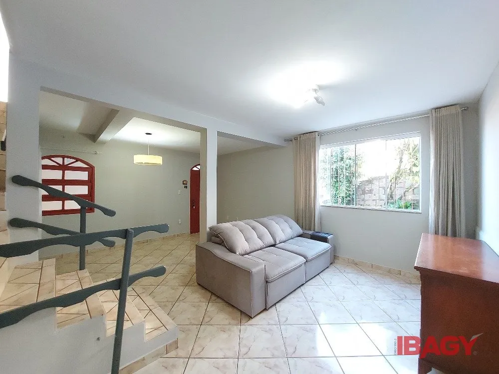 3-bedroom house with a washing machine in Florianópolis