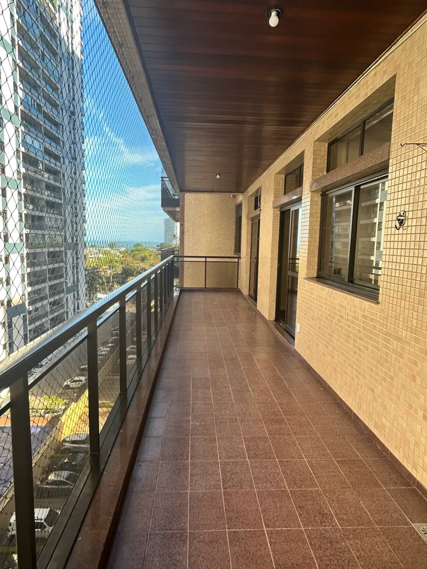 3-bedroom apartment with a glassed-in balcony and 130 m² — photo 23