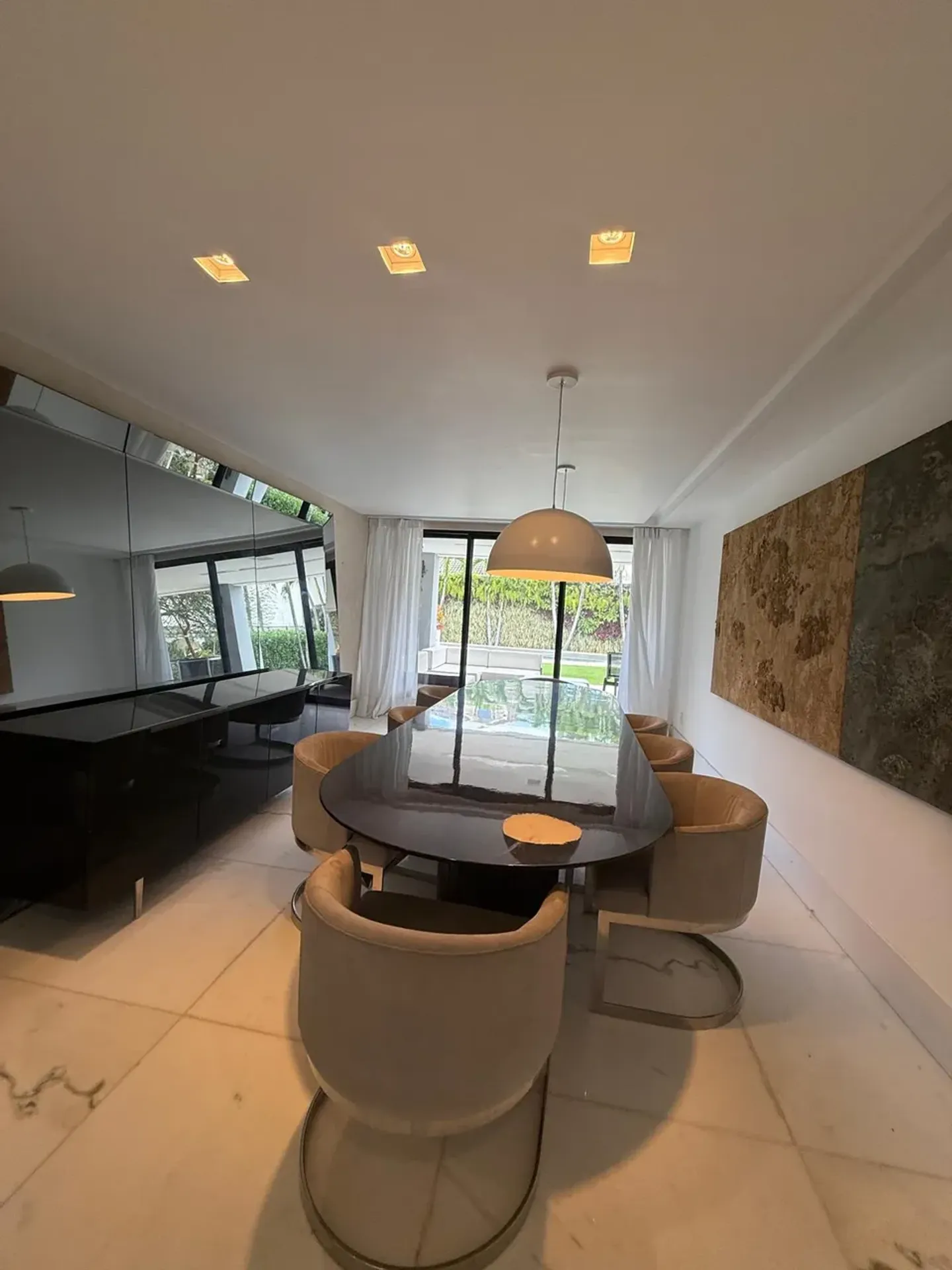 House with 6 en-suite bedrooms and a gas kitchen