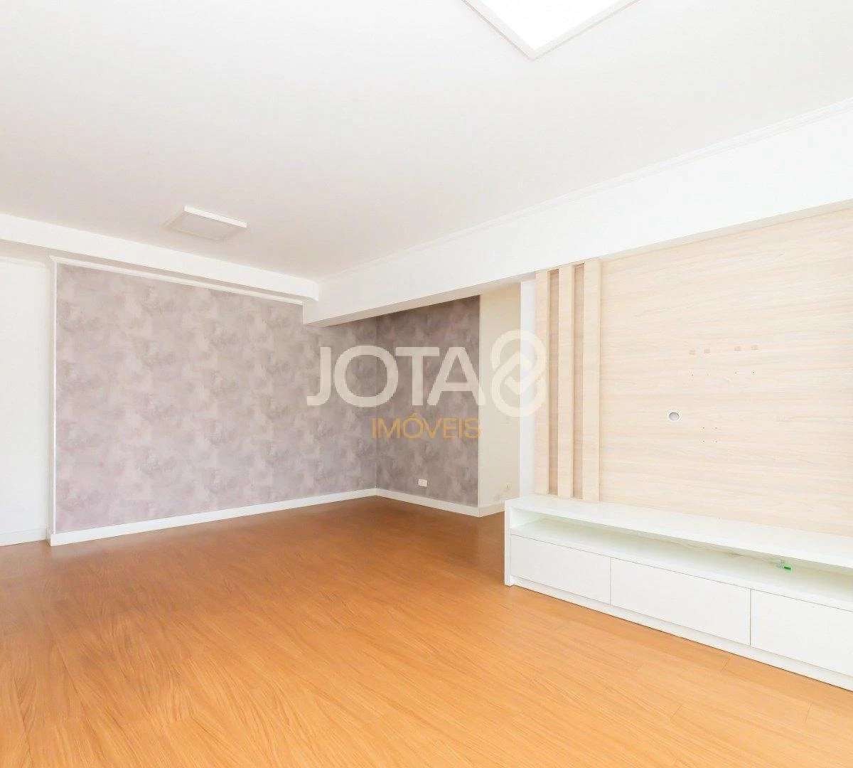 2-bedroom apartment in a building with a gym — photo 15
