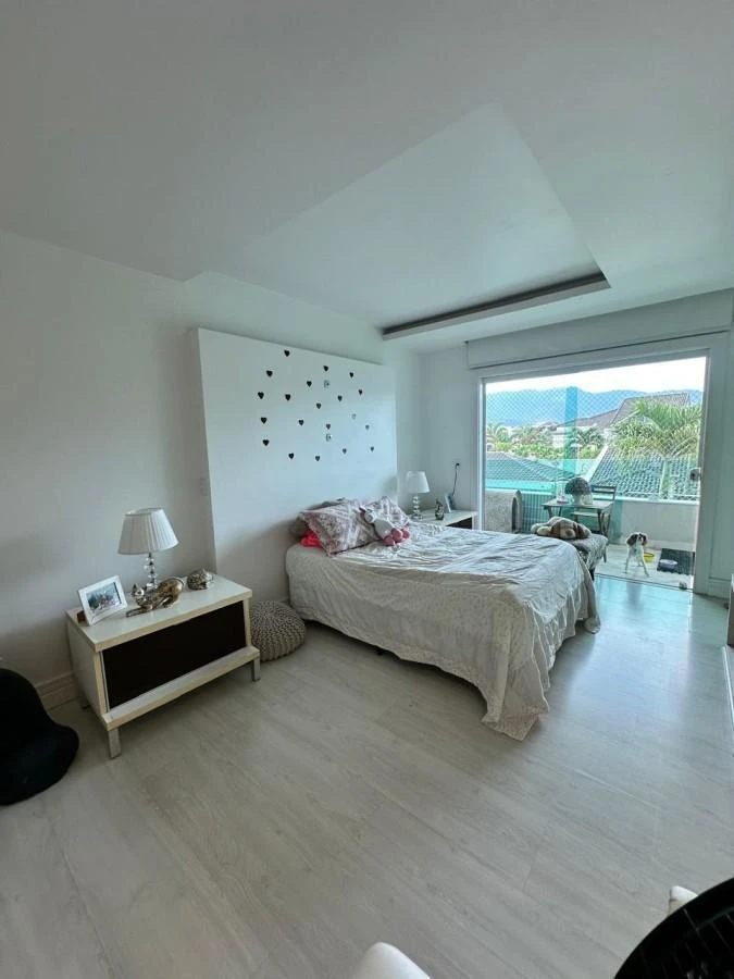Засклений балкон та 7 спалень: будинок 1000 м² — photo 9
