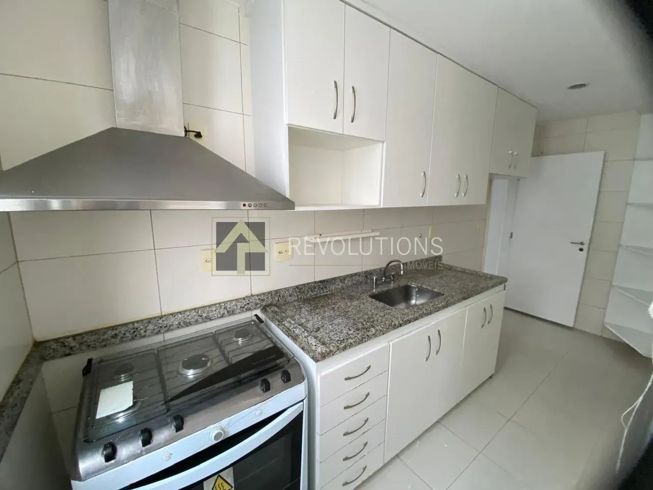 Apartment with 3 bedrooms and 3 bathrooms, enclosed kitchen — photo 17